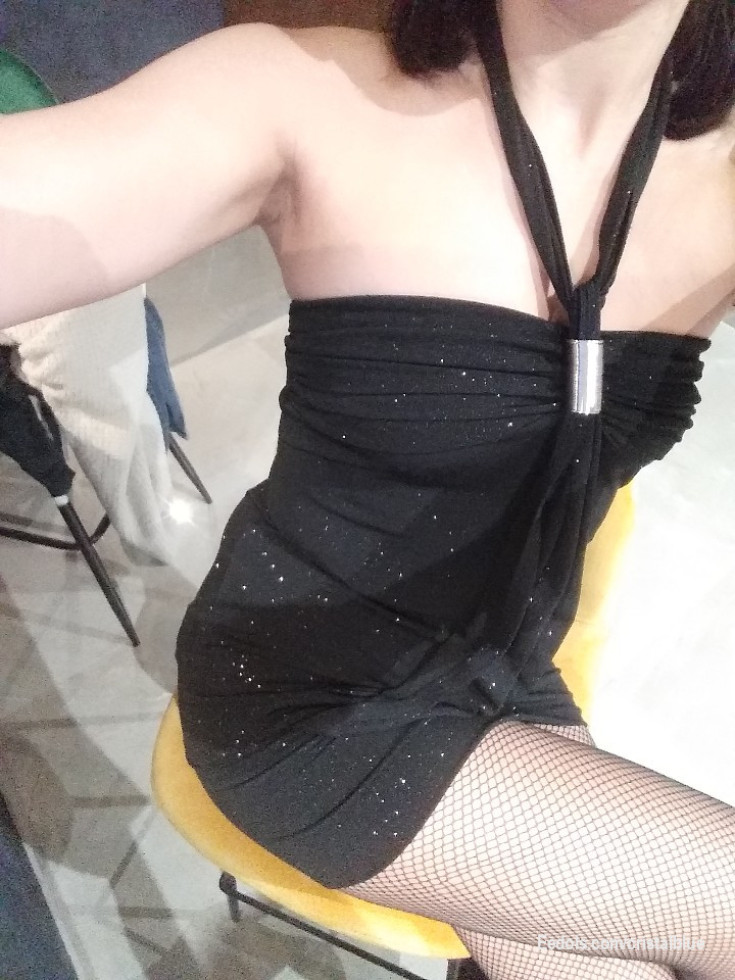 Bonjour à tous je suis une petite nouvelle. Si vous avez envie de me découvrir je suis tout a vous